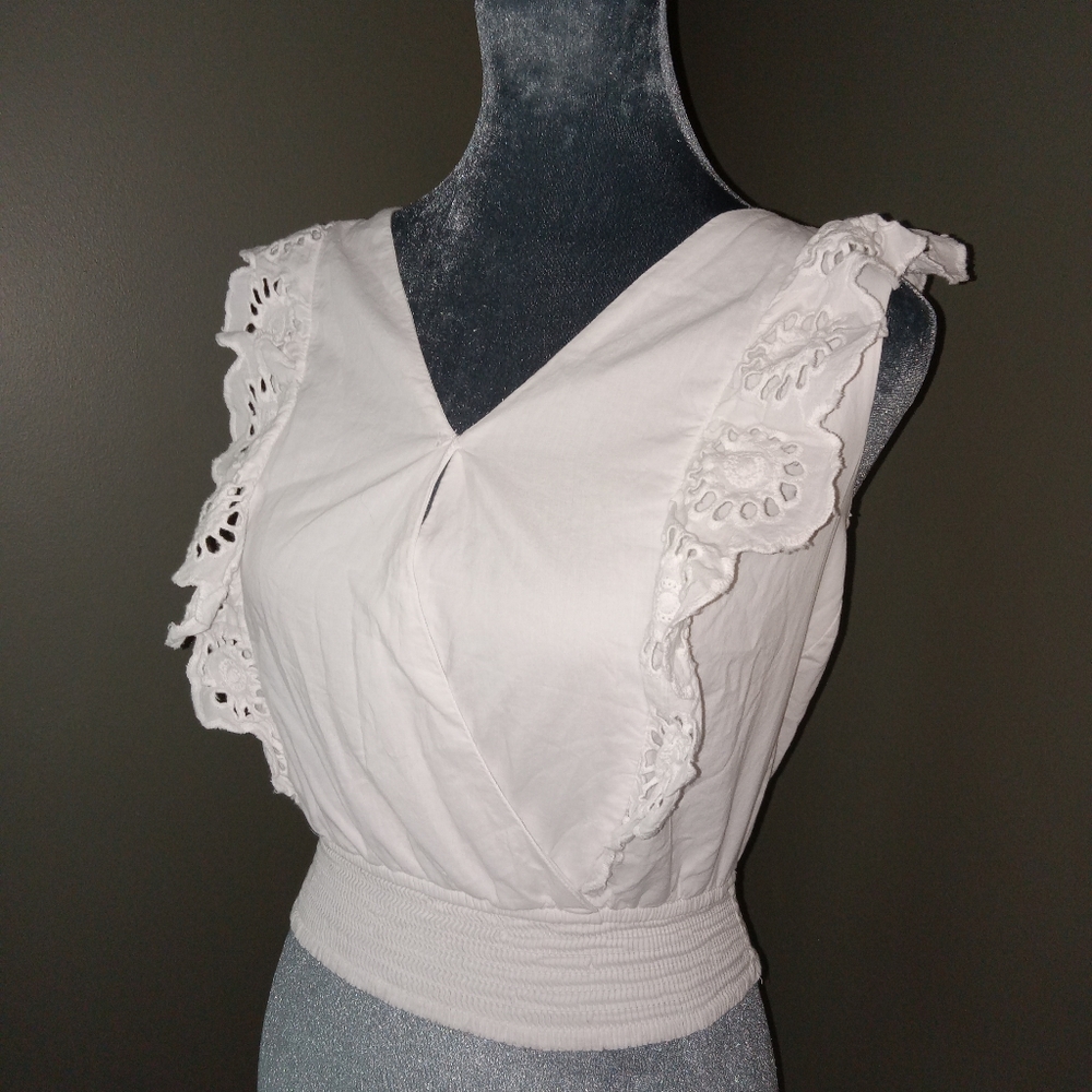 Sleeveless belly shirt